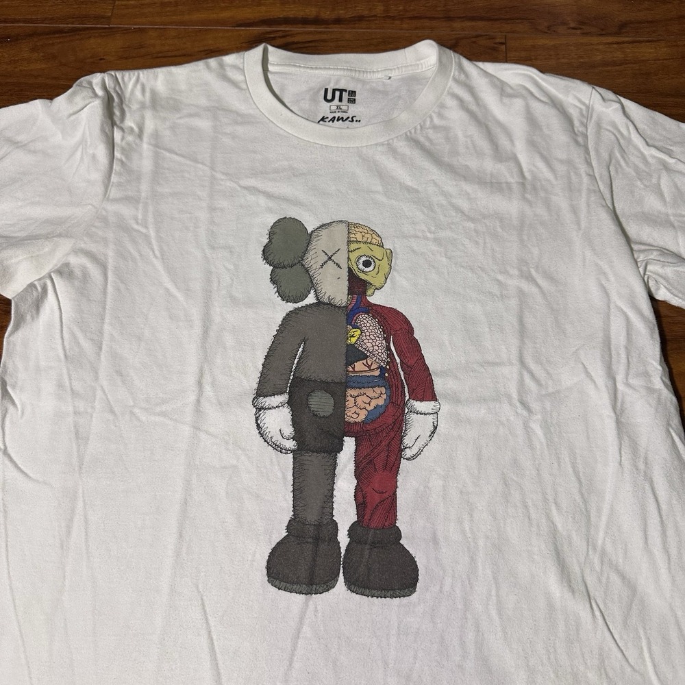UNIQLO KAWS Inside Out Tshirt White Graphic Size XL Streetwear - Picture 3 of 5